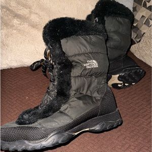 Woman’s Winter boots, with fur lining